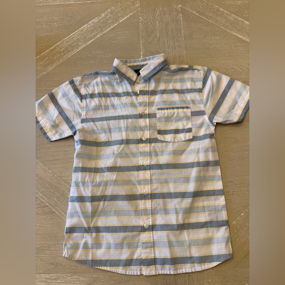 Body Glove Short-Sleeve Button-Down Shirt in Light Blue, White and Gray Stripe